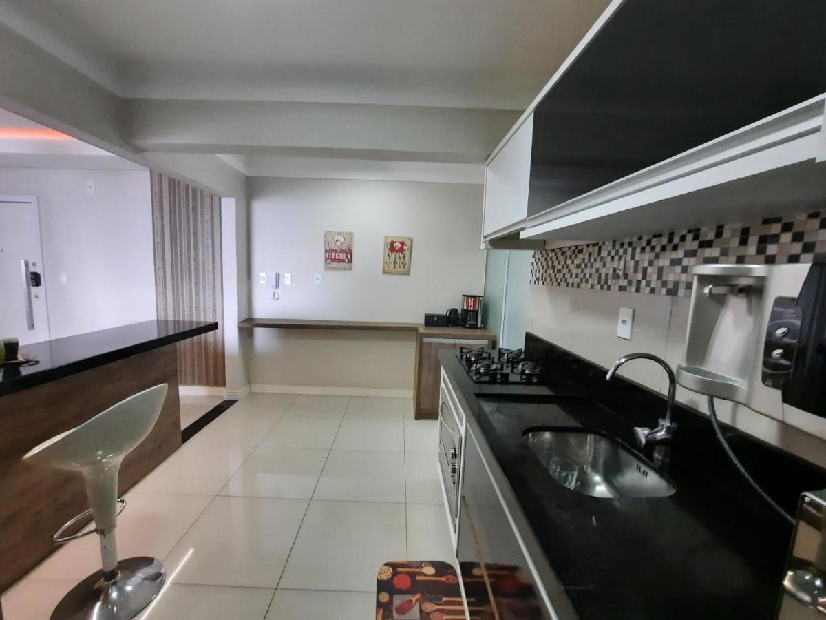 3 Suites Linda Vista Da Orla De Bc A 50M Da Praia - Somente Familiares Balneario Camboriu Exterior photo
