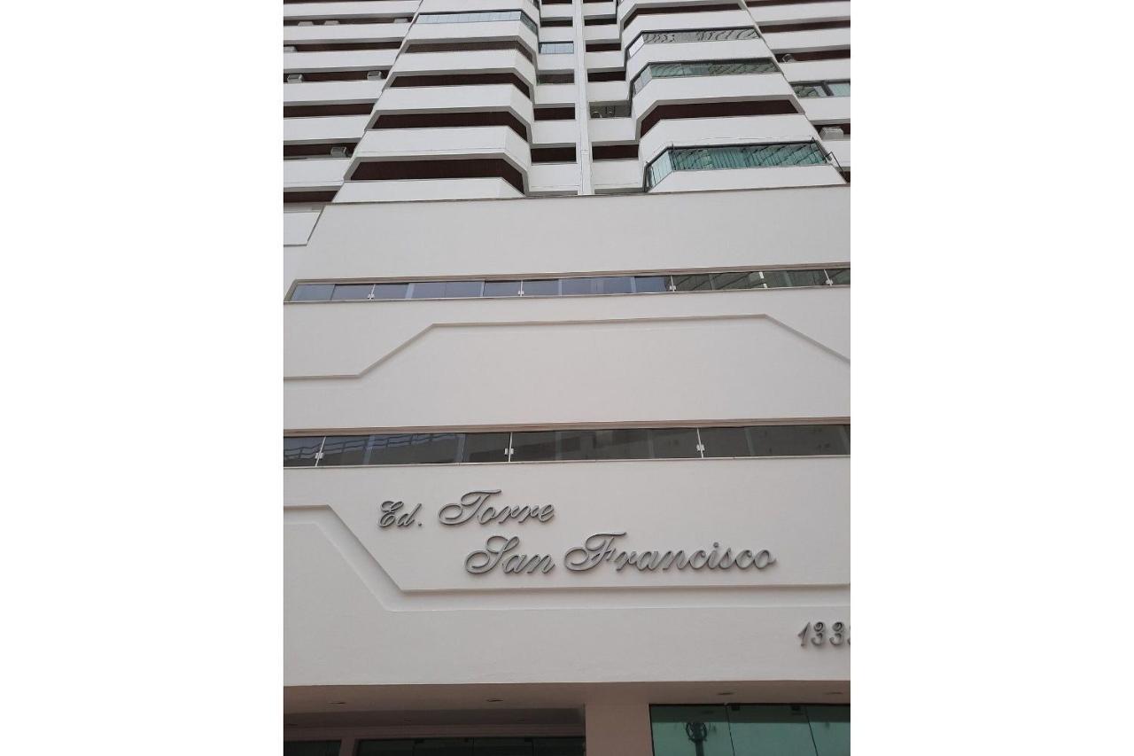 3 Suites Linda Vista Da Orla De Bc A 50M Da Praia - Somente Familiares Balneario Camboriu Exterior photo