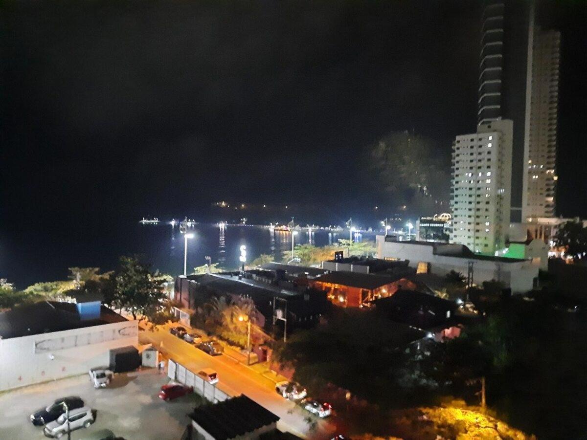 3 Suites Linda Vista Da Orla De Bc A 50M Da Praia - Somente Familiares Balneario Camboriu Exterior photo