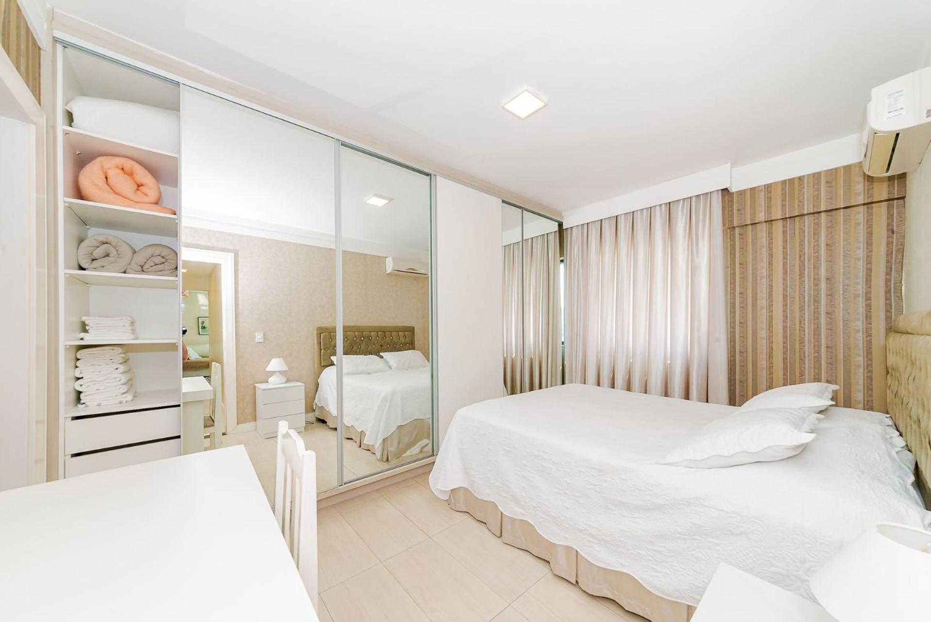 3 Suites Linda Vista Da Orla De Bc A 50M Da Praia - Somente Familiares Balneario Camboriu Exterior photo