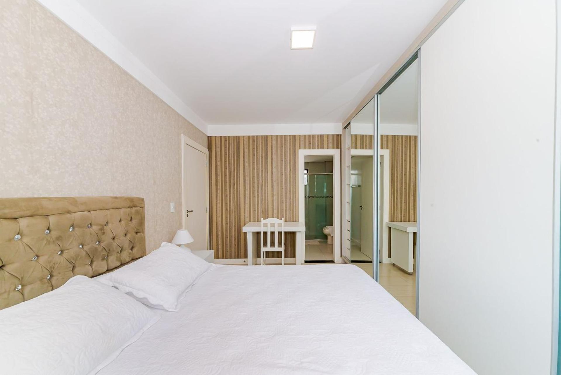 3 Suites Linda Vista Da Orla De Bc A 50M Da Praia - Somente Familiares Balneario Camboriu Exterior photo
