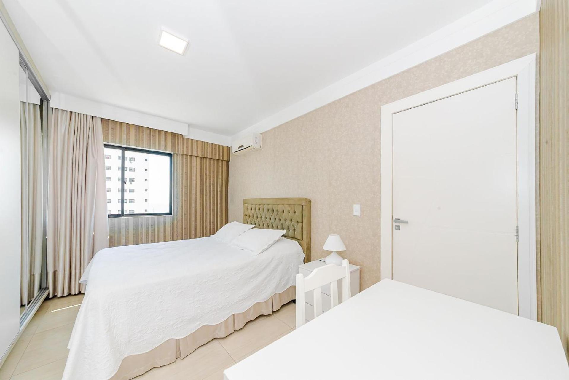 3 Suites Linda Vista Da Orla De Bc A 50M Da Praia - Somente Familiares Balneario Camboriu Exterior photo